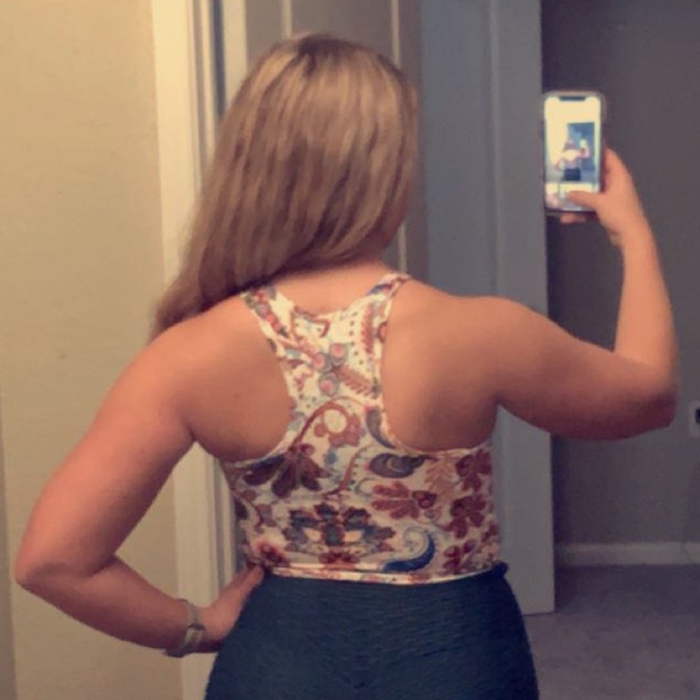 - Fit booty apparel crop top-Paisley print